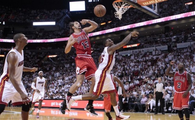 Chicago Bulls center Joakim Noah (13) stops Miami Heat point guard Mario Chalmers (15) from scoring in the first half during Game 1 of their NBA Eastern Conference semi-final basketball playoff in Miami, Florida May 6, 2013. REUTERS/Joe Skipper