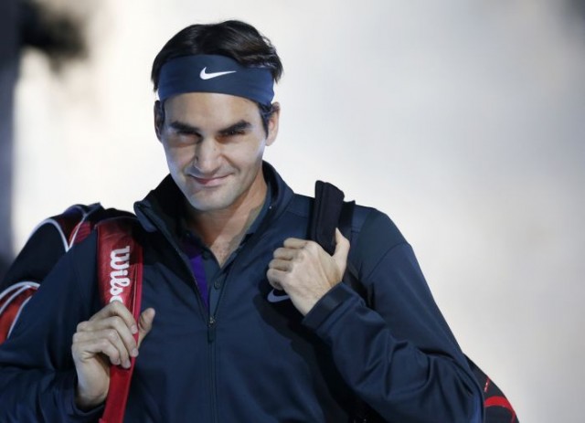 Federer entering the court 