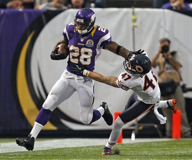 Adrian Peterson breaks a tackle against the Bears