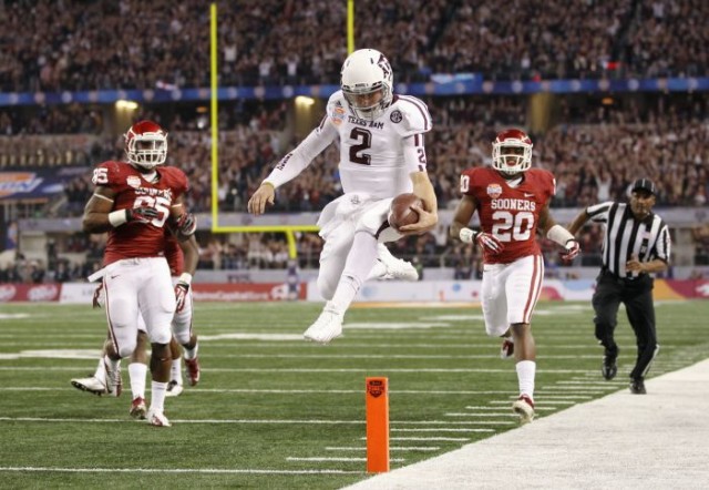 Texas A&M quarterback Manziel runs for a touchdown against the University of Oklahoma during the Cotton Bowl Classic NCAA football game in Arlington, Texas Mike Stone/Reuters