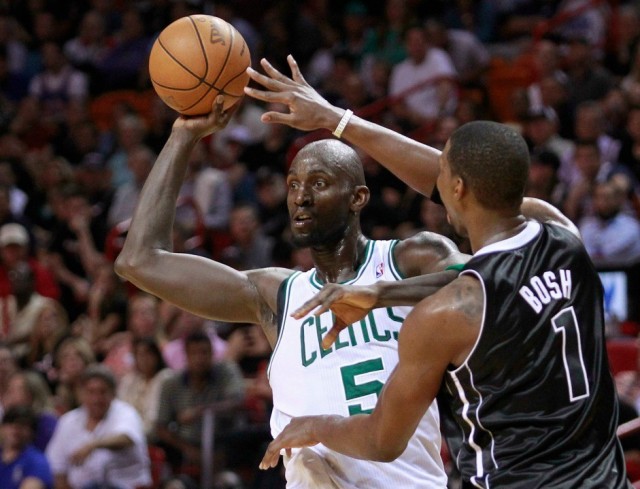 Boston Celtics' Kevin Garnett (L) moves against Miami Heat's Chris Bosh 