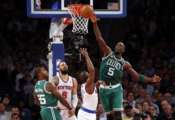 Boston Celtics' Kevin Garnett blocks a shot by New York Knicks' Raymond Felton