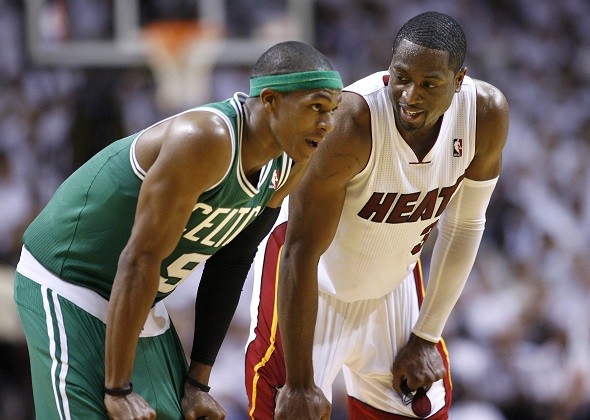 Boston Celtics' Rajon Rondo (L) listens to Miami Heat's Dwayne Wade 