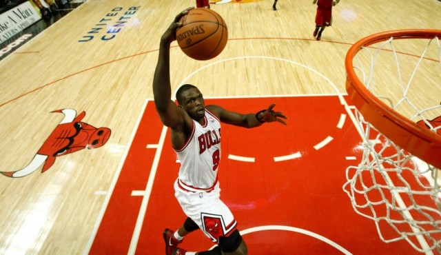 Chicago Bulls' Luol Deng goes to the basket 