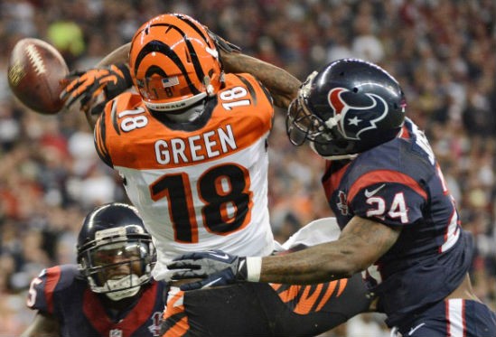 Cincinnati Bengals quarterback Andy Dalton passes to wide receiver A.J. Green