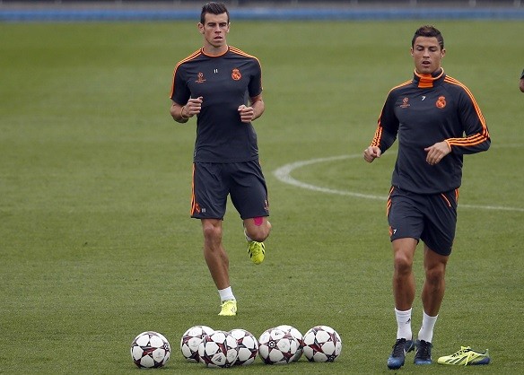 Real Madrid's Gareth Bale (L) and Cristiano Ronaldo