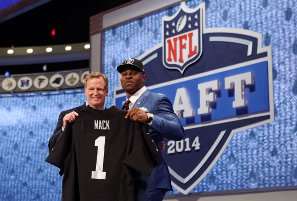 Khalil Mack (Buffalo) poses for a photo with commissioner Roger Goodell 