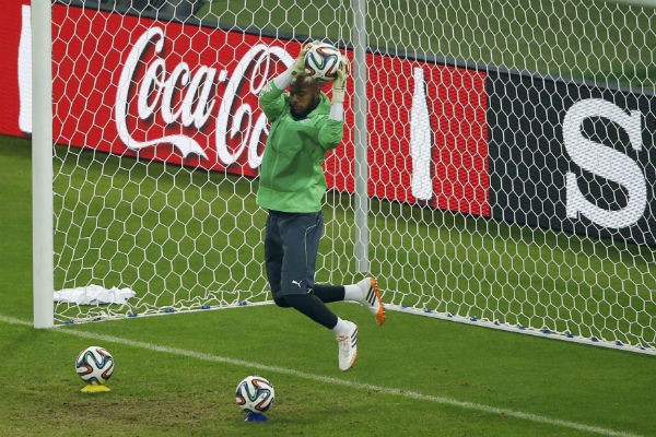 Algeria's national soccer team goalkeeper Rais Mbolhi