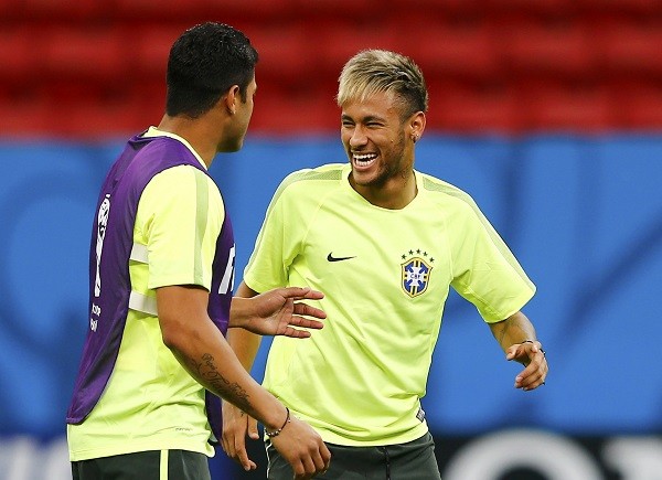Brazil's Neymar (R) and Hulk