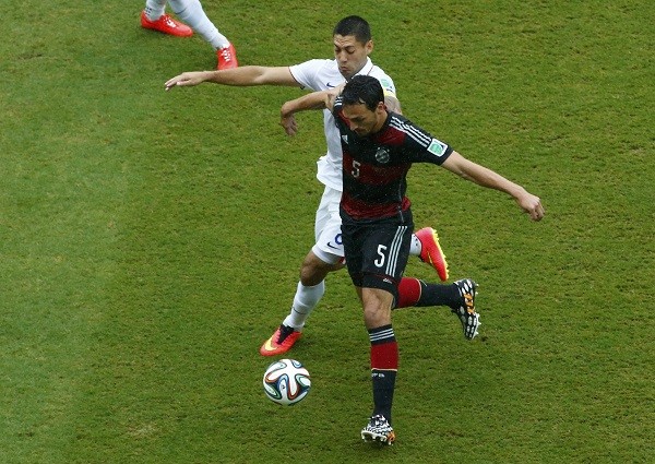 Germany's Mats Hummels fights for the ball with Clint Dempsey