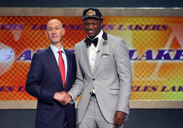  Julius Randle (Kentucky) shakes hands with NBA commissioner Adam Silver 