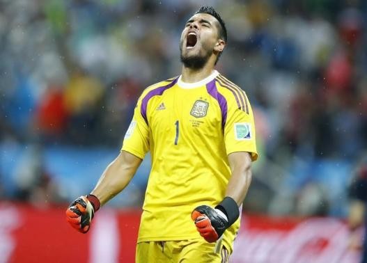 Keeper Romero the hero as Argentina reach final