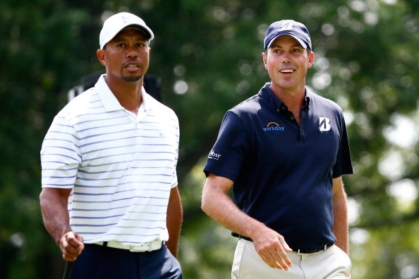 Tiger Woods (L) and Matt Kuchar with Rory McIlroy 