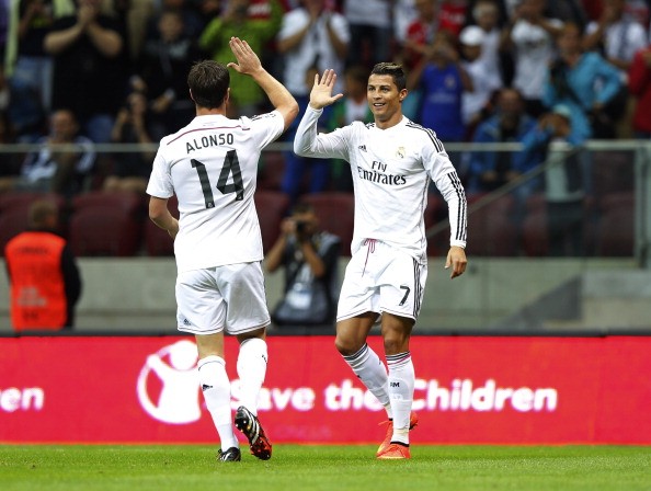 Cristiano Ronaldo (R) and Xabi Alonso