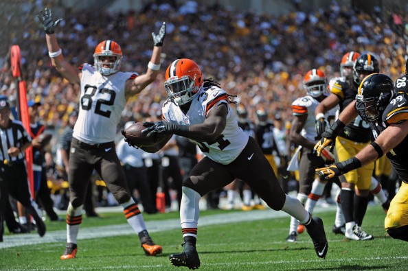Running back Isaiah Crowell #34