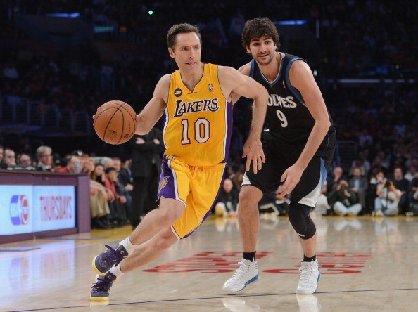 Steve Nash #10 of the Los Angeles Lakers