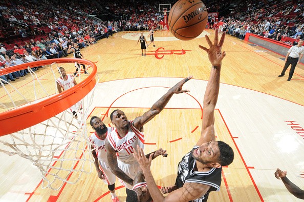 Tim Duncan #21 of the San Antonio Spurs 
