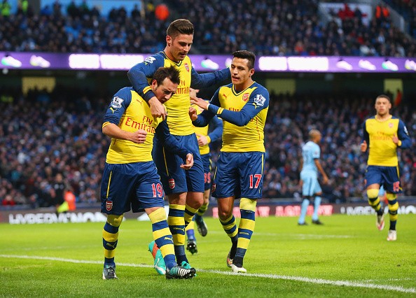 Santi Cazorla of Arsenal (L) celebrates with Olivier Giroud (C) and Alexis Sanchez
