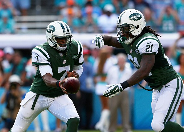 Quarterback Geno Smith #7 of the New York Jets hands the ball to running back Chris Johnson #21