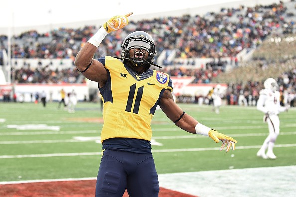 Kevin White #11 of the West Virginia Mountaineers