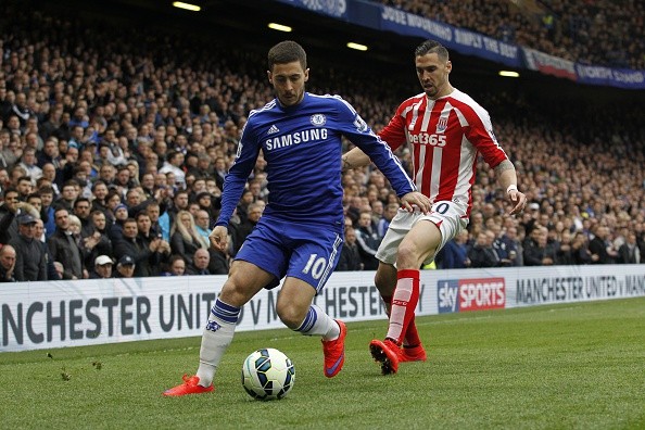 Stoke City's US defender Geoff Cameron (R) challenges Chelsea's Belgian midfielder Eden Hazard