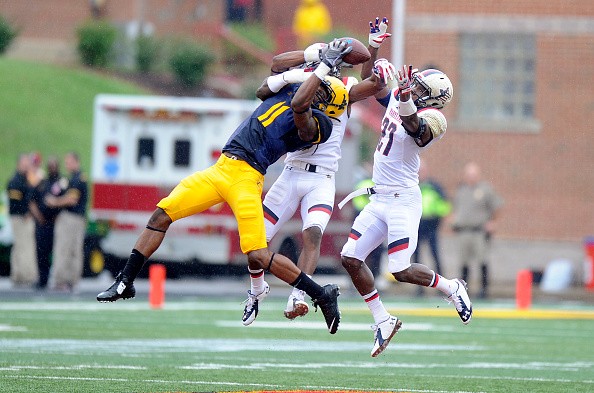 Kevin White #11 of the West Virginia Mountaineers