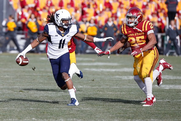 Wide receiver Kevin White #11 of the West Virginia Mountaineers