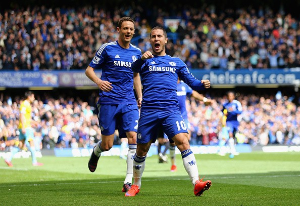 Eden Hazard of Chelsea (10) celebrates wtih Nemanja Matic 