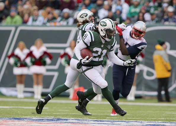 Running back Chris Johnson #21 of the New York Jets