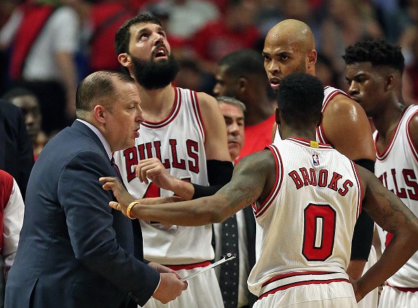 Head coach Tom Thibodeau of the Chicago Bulls talks with (L-R) Nikola Mirotic #44, Aaron Brooks #0, Taj Gibson #22 and Jimmy Butler #21 during a break against the Cleveland Cavaliers 