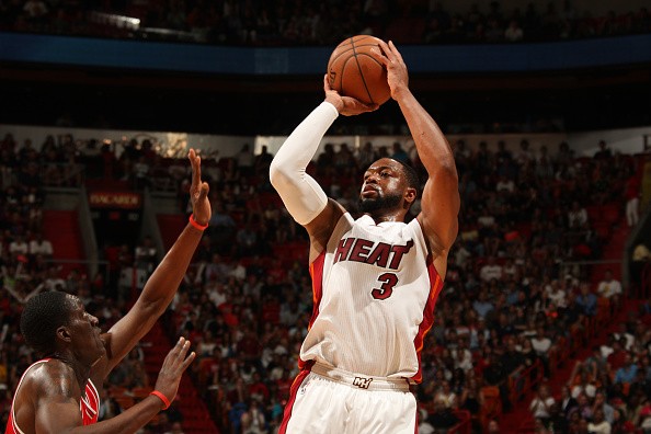 Dwyane Wade #3 of the Miami Heat shoots against the Chicago Bulls 