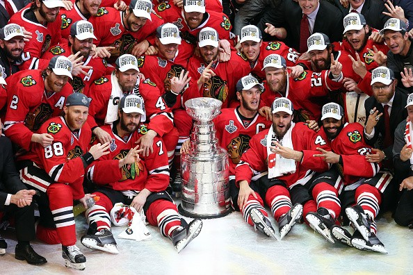 The Chicago Blackhawks pose with the Stanley Cup
