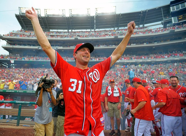 Washington starting pitcher Max Scherzer (31) waves to the crowd after he pitches a no hitter as the Washington Nationals 
