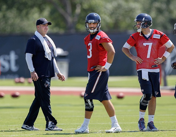 Head coach Bill O'Brien, left, and Tom Savage #3 of the Houston Texans and Brian Hoyer #7 