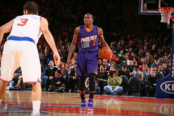 Eric Bledsoe #2 of the Phoenix Suns handles the ball against the New York Knicks