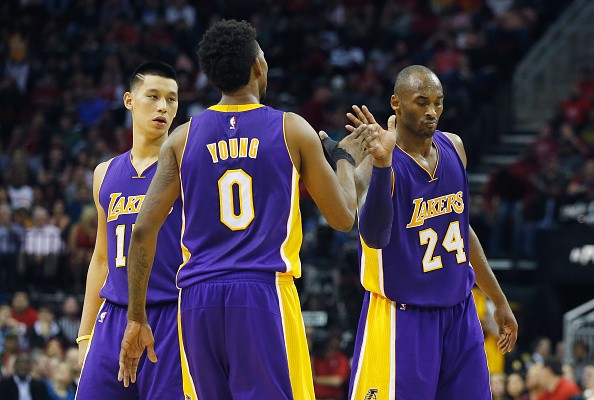 Kobe Bryant #24 of the Los Angeles Lakers celebrates a play with Jeremy Lin #17 and Nick Young #0