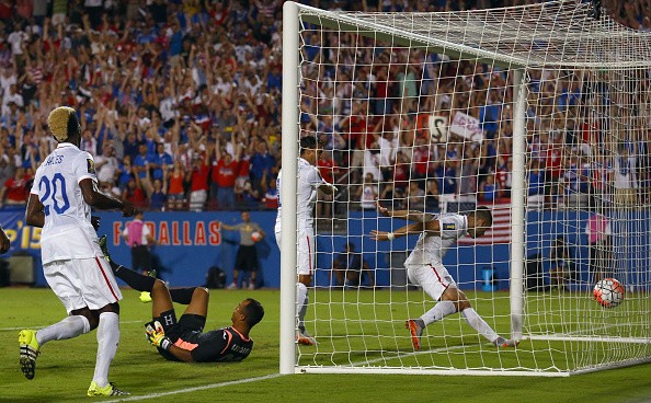 Clint Dempsey #8 of USA scores against Donis Escober #22 