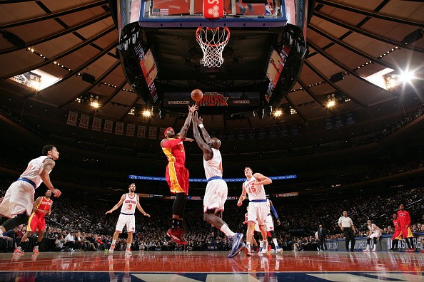 Josh Smith #5 of the Houston Rockets shoots against the New York Knicks 