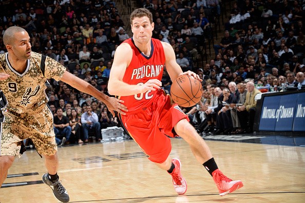 Jimmer Fredette #32 of the New Orleans Pelicans handles the ball against the San Antonio Spurs