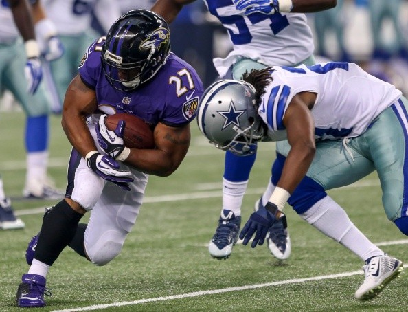 Baltimore Ravens running Ray Rice (27) gets hit by the Dallas Cowboy's J.J Wilcox 