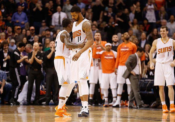 Markieff Morris #11 of the Phoenix Suns is congratulated by Eric Bledsoe 