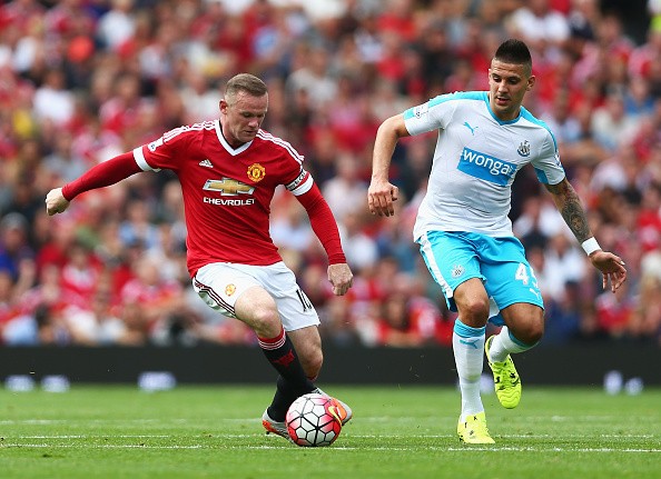 Wayne Rooney of Manchester United and Aleksandar Mitrovic of Newcastle United