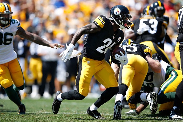 Le'Veon Bell #26 of the Pittsburgh Steelers