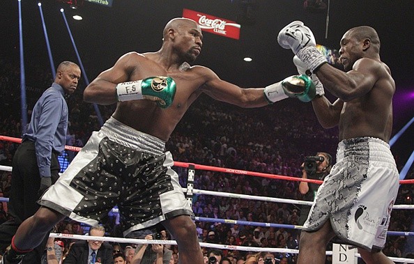Floyd Mayweather Jr. (L) and Andre Berto