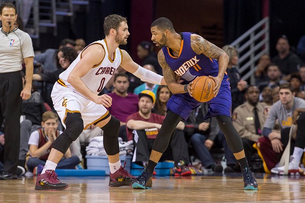 Kevin Love #0 of the Cleveland Cavaliers guards Markieff Morris #11 of the Phoenix Suns 