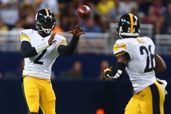 Michael Vick #2, Le'Veon Bell #26 of the Pittsburgh Steelers