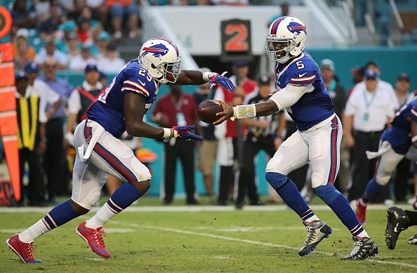Tyrod Taylor #5 of the Buffalo Bills hands off to Karlos Williams #29