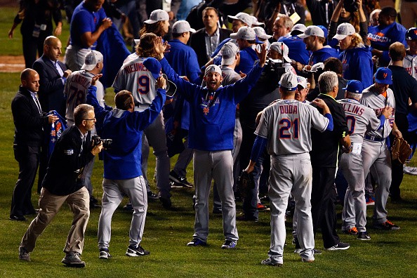 The New York Mets celebrate after defeating the Chicago Cubs 