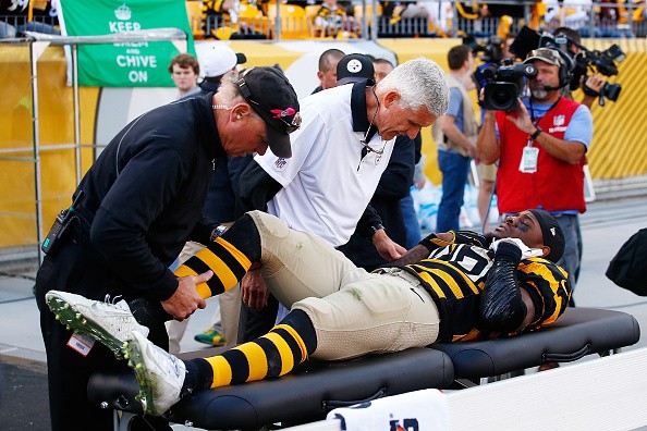 Medical staff tend to Le'Veon Bell # 26 of the Pittsburgh Steelers