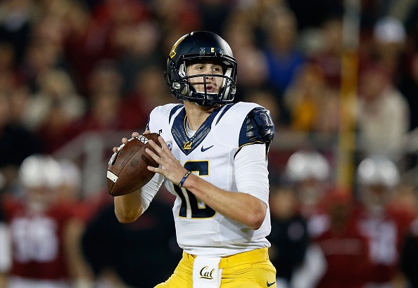 Jared Goff #16 of the California Golden Bears 